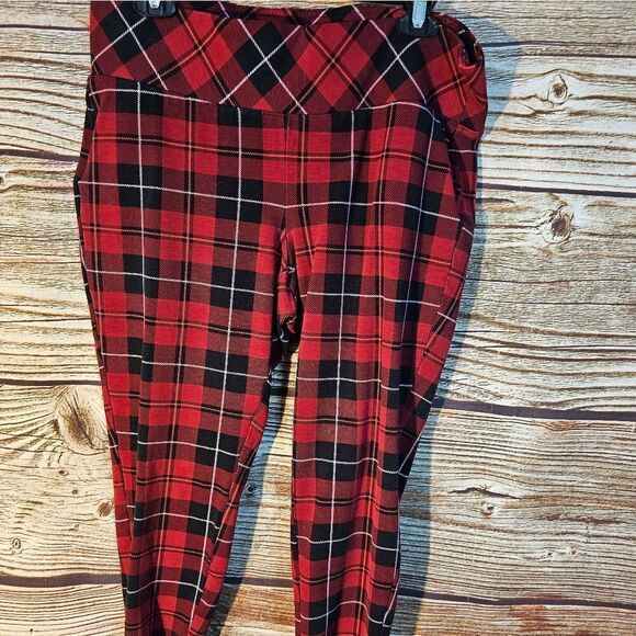 Torrid capris leggings size 1 red/black plaid pre-owned - Picture 1 of 5